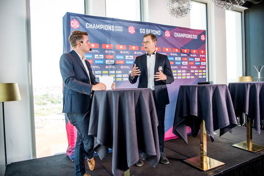 Konferencieren Christian Winnberg och Malmö Redhawks