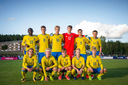 Sveriges spelare står uppställda för en lagbild