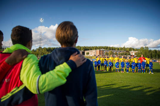 Sveriges spelare står uppställda