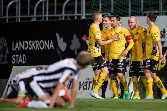 Elfsborgs Emir Bajrami jublar medan i förgrunden