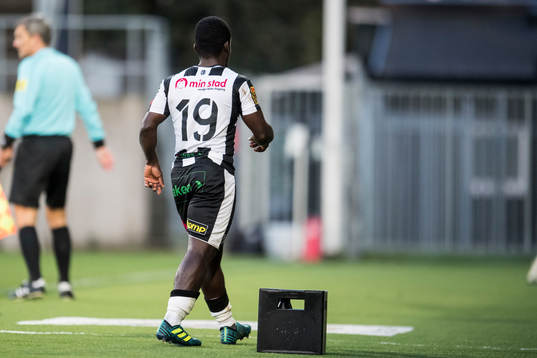 Landskronas Thierry Zahiu lämnar planen