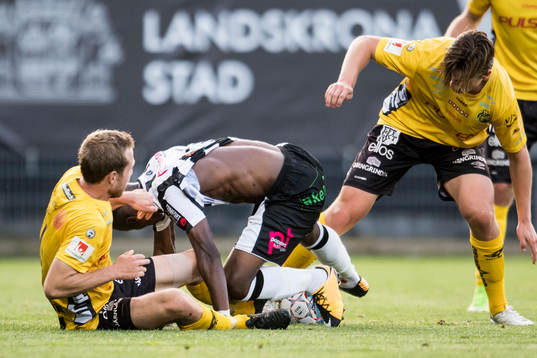 Elfsborgs Anders Randrup drar ner Landskronas Sadat Karim
