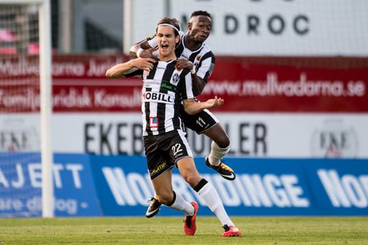 Landskronas Adi Nalic  och Sadat Karim  jublar