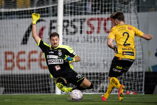 Elfsborgs Jesper Manns passning förbi målvakt Ivo