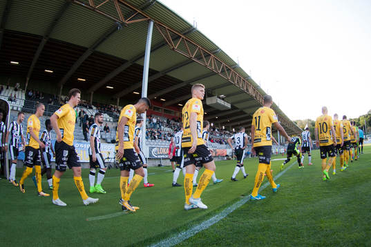 Elfsborgs spelare gör entré