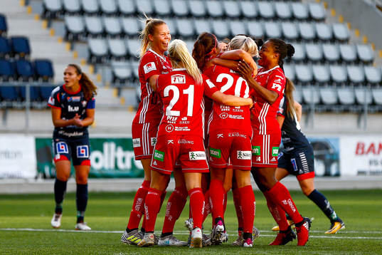 Piteås Hanna Pettersson jublar med lagkamrater