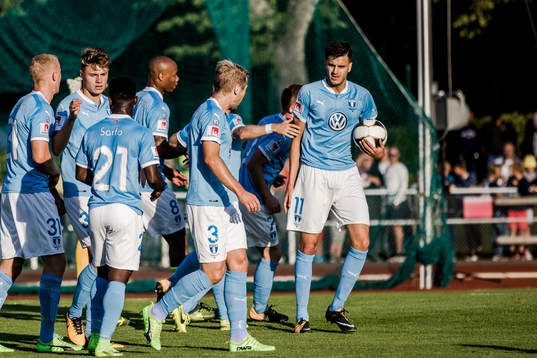 Malmö FFs Alexander Jeremejeff har gjort 1-1 och jublar