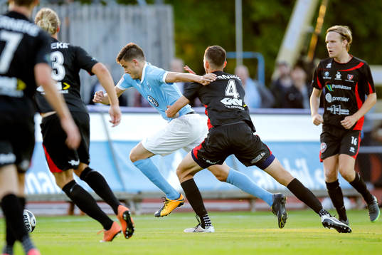 Malmö FFs Alexander Jeremejeff på väg igenom