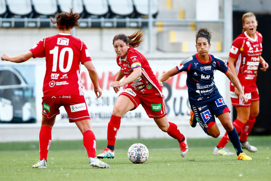 Piteås Josefin Johansson och Linköpings Claudia Neto