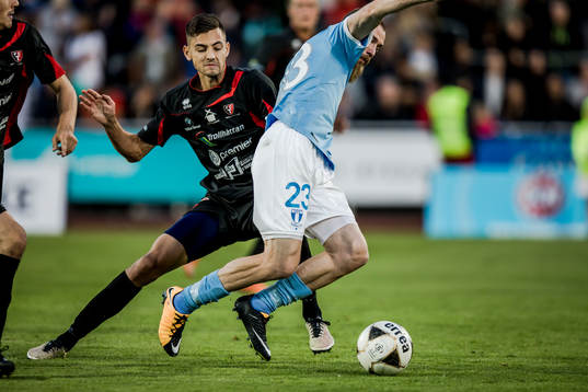 Trollhättans Anton Agrest och Malmö FFs Jo Inge Berget