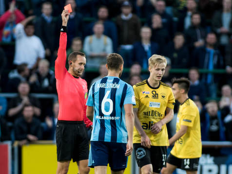 Gamla Upsalas Johannes Bolin får rött kort