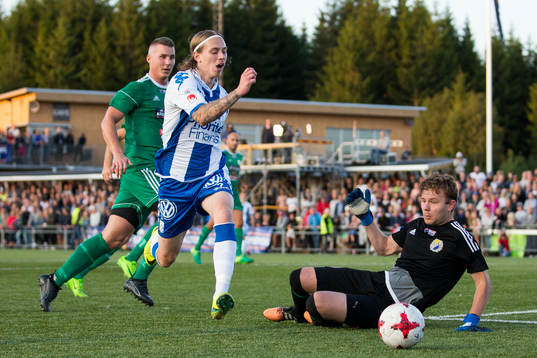 IFK Göteborgs Elias Mar Omarsson rundar Landvetters