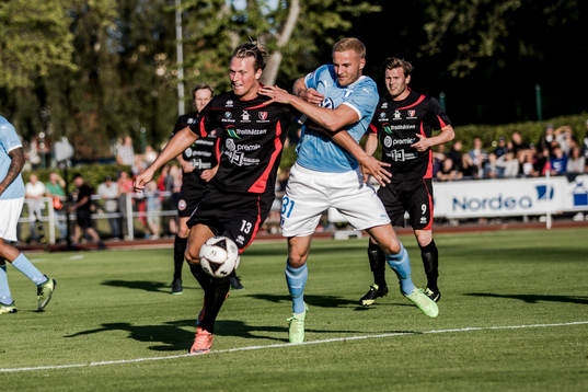 Trollhättans Pelle Ödlund och Malmö FFs Franz Brorsson
