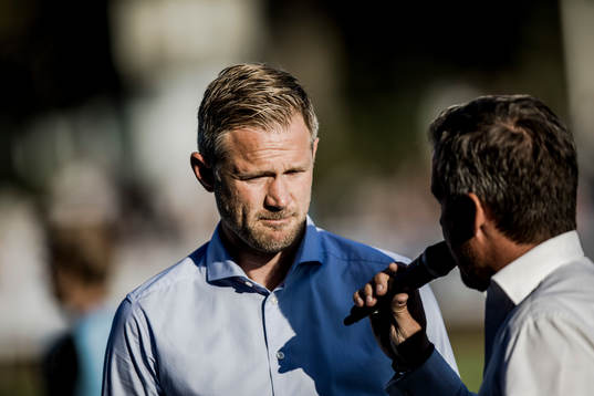 Malmö FFs tränare Magnus Pehrsson blir intervjuad