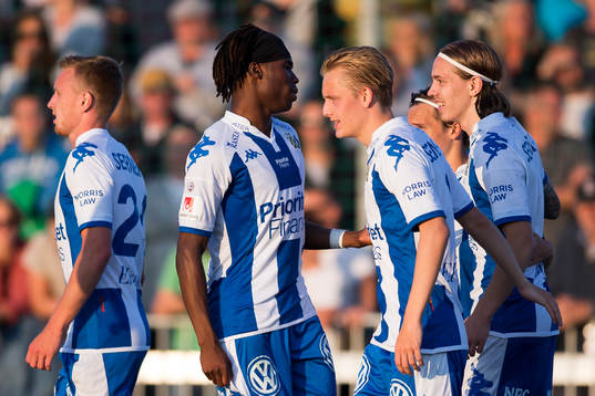 IFK Göteborgs Elias Mar Omarsson jublar med lagkamrater