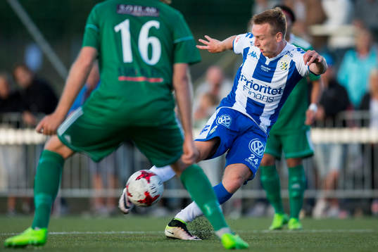 IFK Göteborgs Sebastian Ohlsson skjuter ett skott