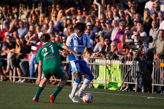 Landvetters Fredrik Forsman mot IFK Göteborgs Sam Adekugbe