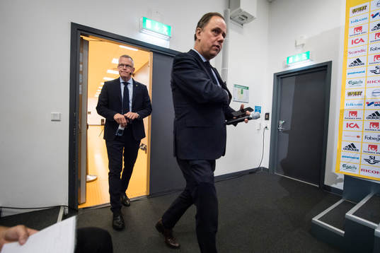 Sveriges förbundskapten Janne Andersson och presschef