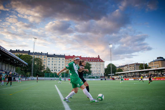 Hammarbys Murielle Tiernan och Göteborgs Elin Landström