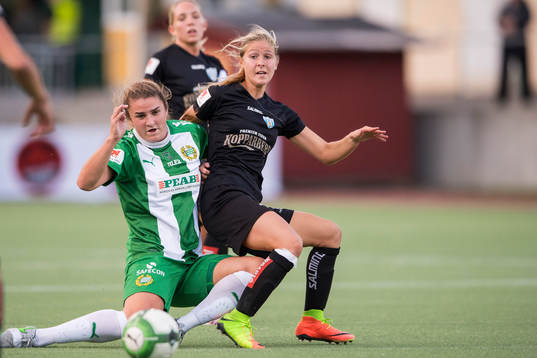 Hammarbys Murielle Tiernan  och Göteborgs Sarah Teengarden