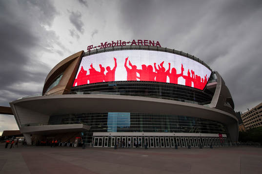Exteriör av T-Mobile Arena, spelplats för det kommande
