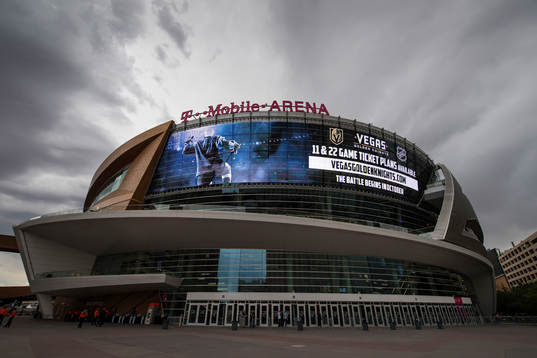 Exteriör av T-Mobile Arena, spelplats för det kommande