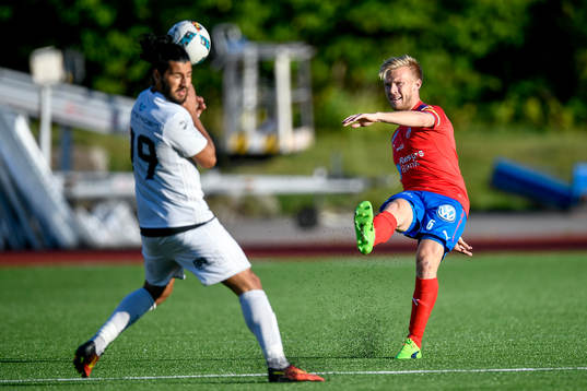 Helsingborgs Andreas Landgren och Oskarshamns Peiman Eliassi
