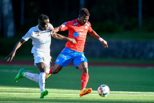 Helsingborgs Edwin Gyimah och Oskarshamns Nevello Yoseke