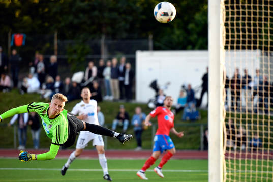 Helsingborgs Martin Christensen gör 0-2 bakom Oskarshamns