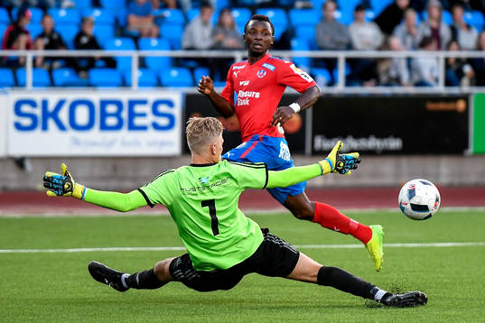 Helsingborgs Monday Samuel och Oskarshamns målvakt Oliver