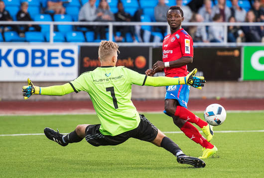 Helsingborgs Monday Samuel och Oskarshamns målvakt Oliver