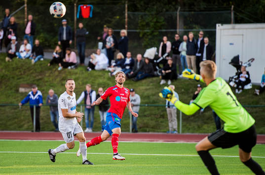 Helsingborgs Martin Christensen  gör 0-2 medan Oskarshamns
