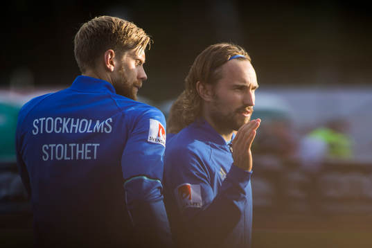 Djurgårdens Niklas Gunnarsson och Kevin Walker innan
