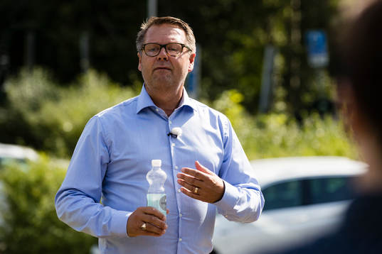 s VD Mikael Ahlerup talar