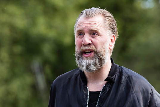 s sportchef Björn Wesström talar