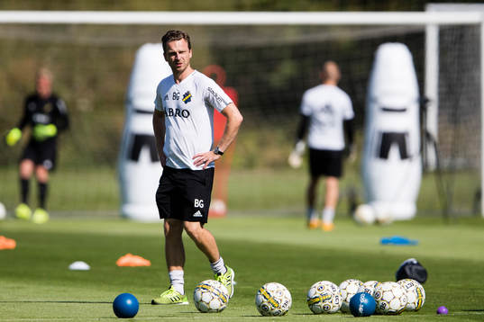s assisterande tränare Bartosz Grzelak