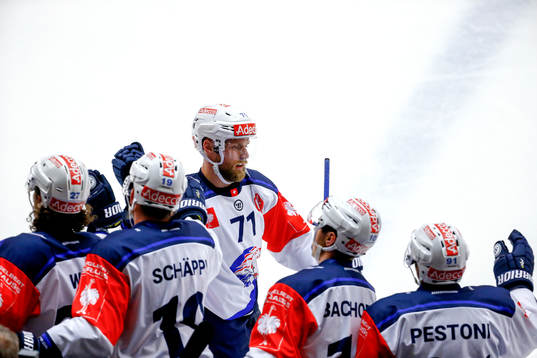 Zürichs Patrik Bartschi jublar