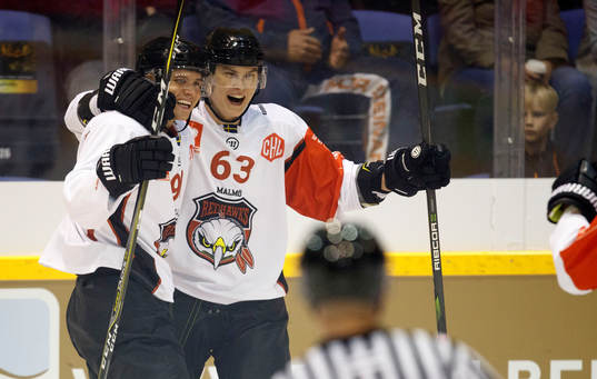 Max Görtz (L), and Fredrik Händemark a Malmö Redhawks