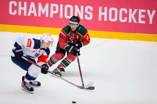 Zürichs Raphael Prassl mot Frölundas Max Friberg