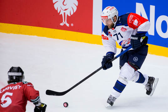 Frölundas Adam Almqvist mot Zürichs Fredrik Pettersson