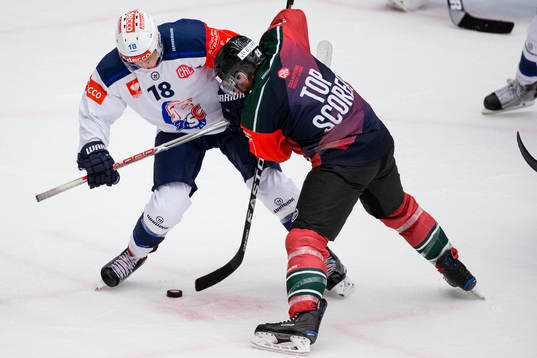 Zürichs Raphael Prassl mot Frölundas Joel Lundqvist