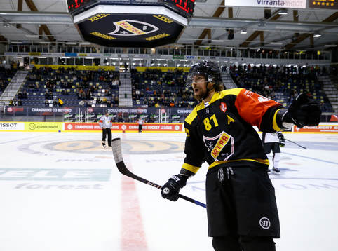 Kai Kantola "A", KalPa celebrating winning goal