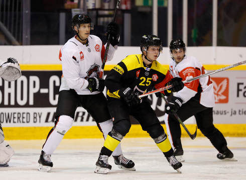 Robin Alvarez, Malmö Redhawks and Otto Leskinen, KalPa