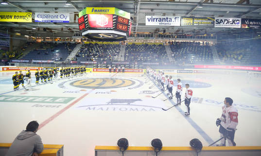 Players listening CHL hymn