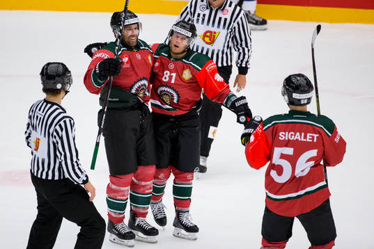 Frölundas Ryan Lasch jublar ihop med Joel Lundqvist