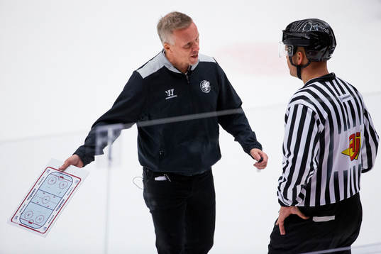 Zürichs tränare Hans Wallson missnöjd med domarna