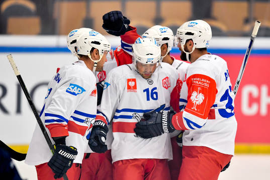 Brent Raedeke of Adler Mannheim celebrates with his