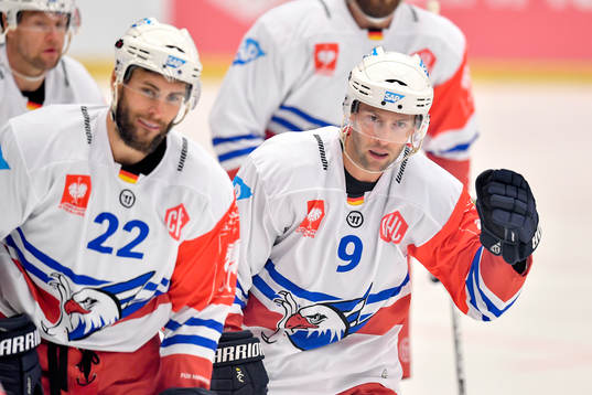 Brent Raedeke of Adler Mannheim celebrates with his