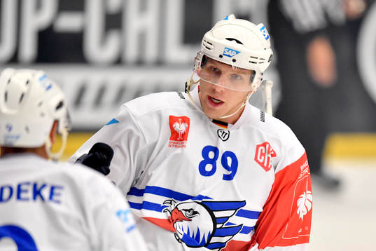David Wolf of Adler Mannheim celebrates with his teammates