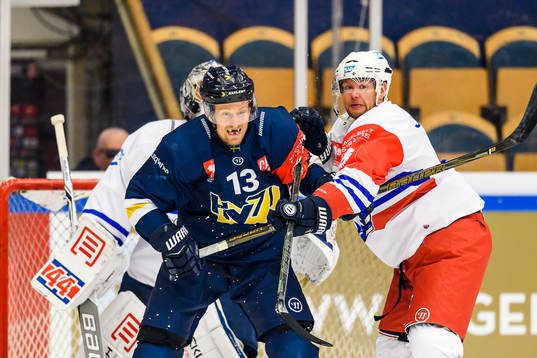 Oscar Sundh of HV71 and Aaron Johnson of Adler Mannheim
